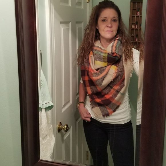 Meet your Posher, Melissa - Picture 1 of 1